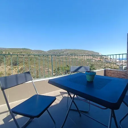 Lovely 3 Bedroom, With Stunning Views Appartamento *